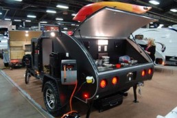 12 injured as SUV collides with mini truck in Mumbai... 12 injured as SUV collides with mini truck in Mumbai...